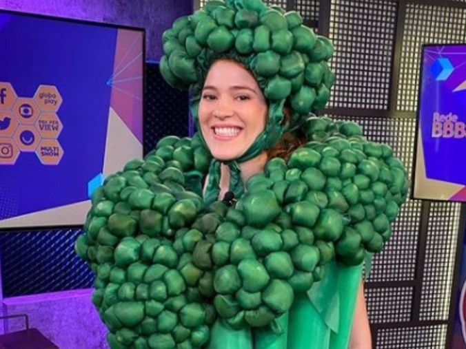 Ana Clara aparece no 'Rede BBB' com fantasia de brócolis usada por Projota