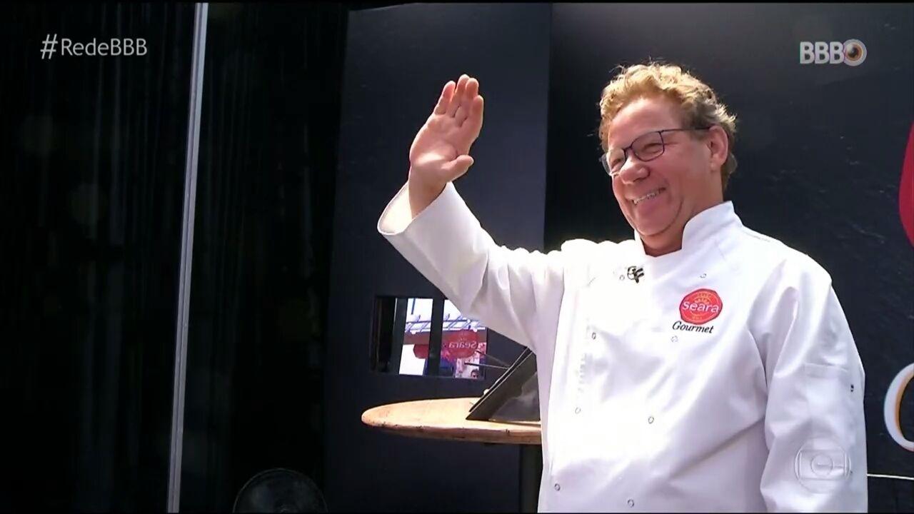 BBB 21: Claude Toisgros leva sanduíches aos brothers - Reprodução/Globoplay