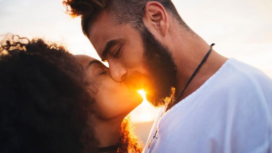 Quais signos combinam no amor e sexo? Descubra seu par perfeito - iStock