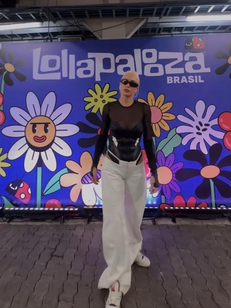 DJ Jessica Brankka antes de se apresentar no Lollapalooza neste sábado (23)