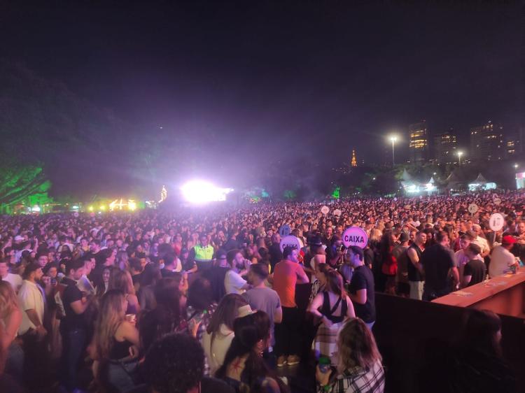 Público do Arraial Estrelado lotou o Ibirapuera para os shows do domingo (16)