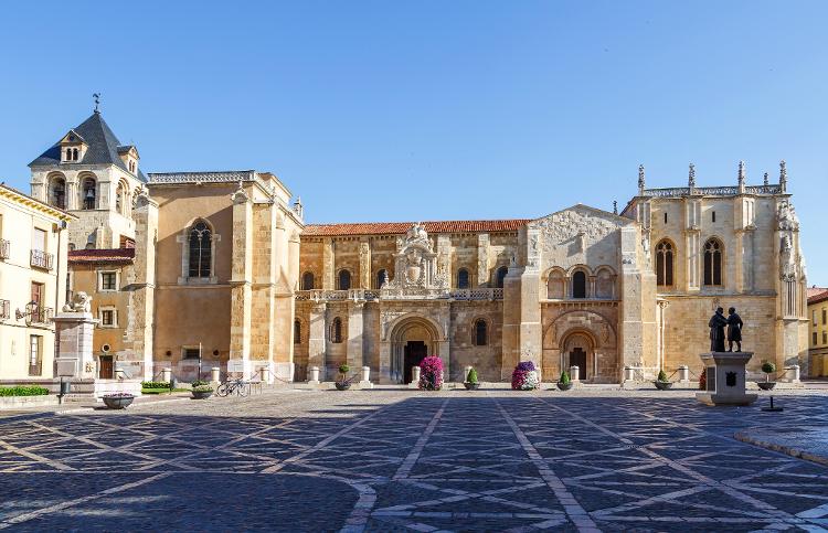 A Basílica de San Isidoro, em Leão, onde o Cálice de Dona Urraca foi encontrado