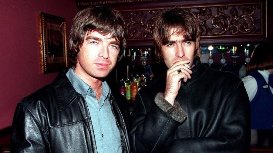 Os irmãos Noel e Liam Gallagher em 1995, nos primeiros anos do Oasis - Dave Hogan/Getty Images