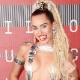30.ago.2015 - Apresentadora do Video Music Awards 2015, Miley Cyrus atrai toda a atenção ao chegar no tapete vermelho com look transparente e decotado - Getty Images