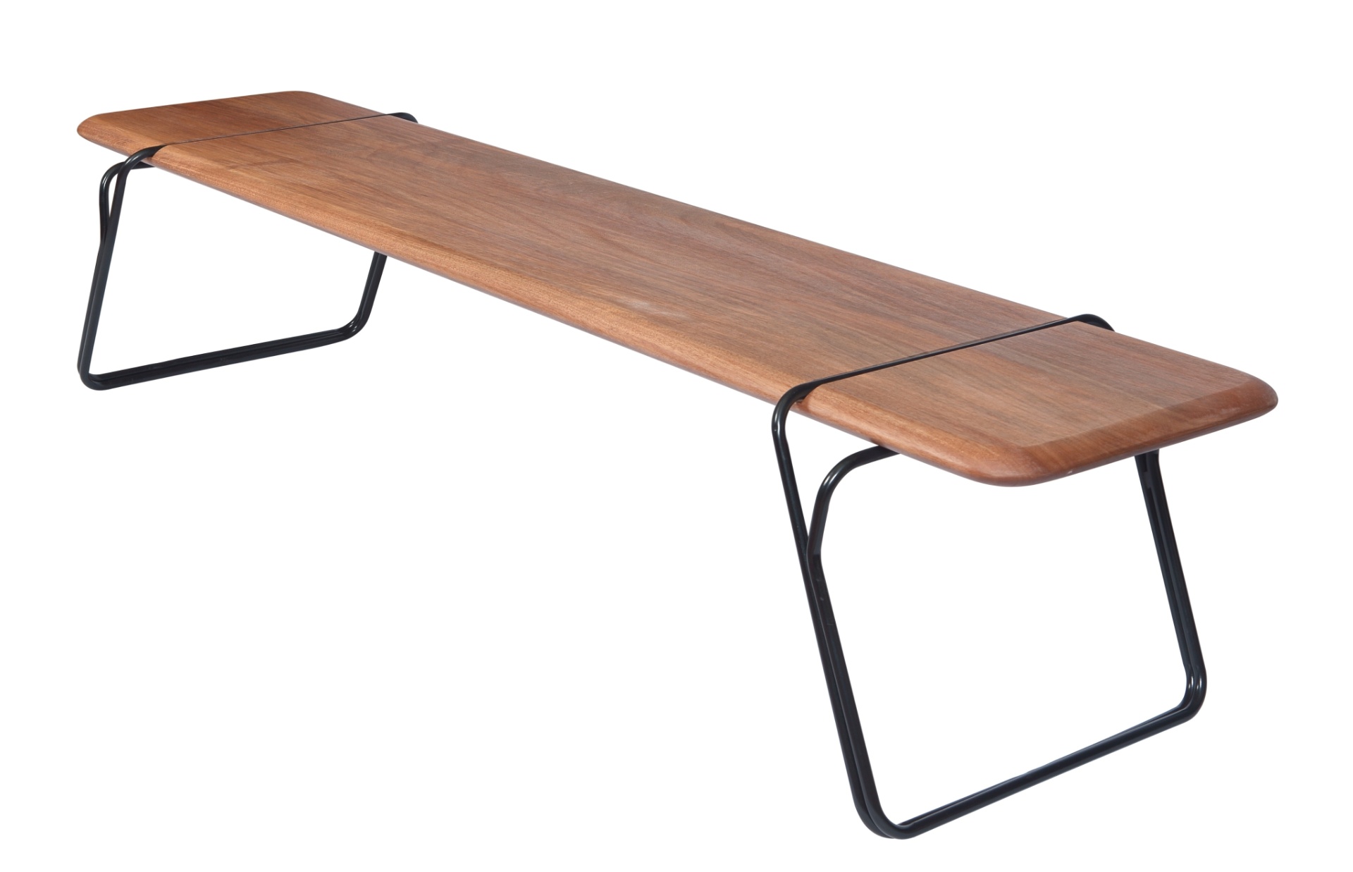 Prêmio Design MCB 2015 - categoria "Mobiliário" - modalidade produto. 1º lugar: Banco Ratoeira. No móvel desenhado por Mariana Betting Ferrarezi e Roberto Hercowitz, o travamento da madeira do assento é feito através da "alavanca" formada pelos tubos que dão forma aos pés. A produção do móvel é do estúdio Em2 Design. Os vencedores e finalistas serão expostos no Museu da Casa Brasileira em São Paulo (SP), de 26 de novembro de 2015 a 31 de janeiro de 2016. Outras informações: www.mcb.org.br - Divulgação/ Salão Design