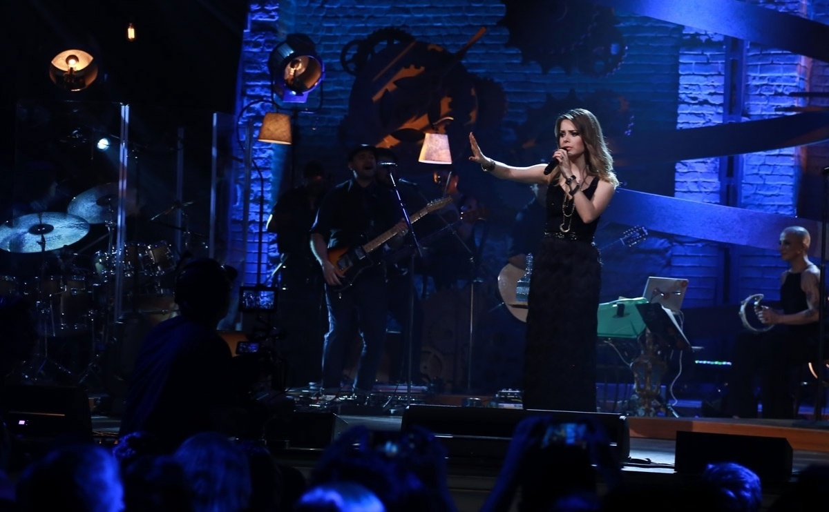 14.nov.2015 - Sandy grava DVD em show no teatro Municipal de Niterói, no Rio - Milene Cardoso/Brazil News