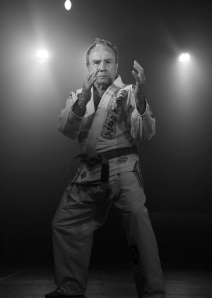 Stênio Garcia interpreta o lutador de MMA Caleb na peça "O Último Lutador" - Milton Menezes/Divulgação - Milton Menezes/Divulgação