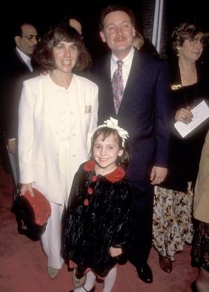 Mara com seus pais na estreia de "Uma Babá Quase Perfeita", em 1993 - RON GALELLA COLLECTION - RON GALELLA COLLECTION