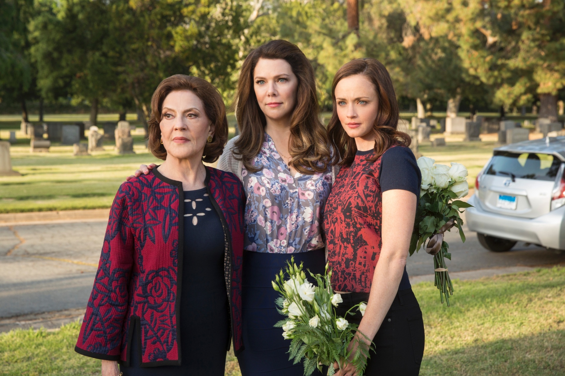 Emily (Kelly Bishop), Lorelai (Lauren Graham) e Rory (Alexis Bledel) se reúnem em cena de "Gilmore Girls: Um Ano para Recordar" - Divulgação