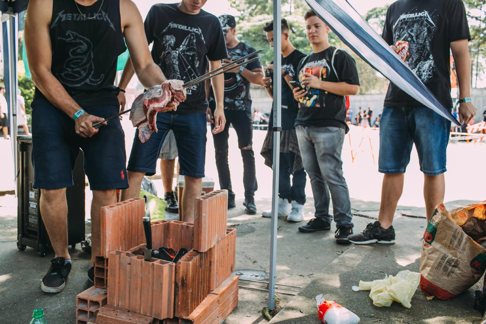 Lollapalooza - fãs de Mettalica fazem churrasco - Felipe Gabriel/UOL
