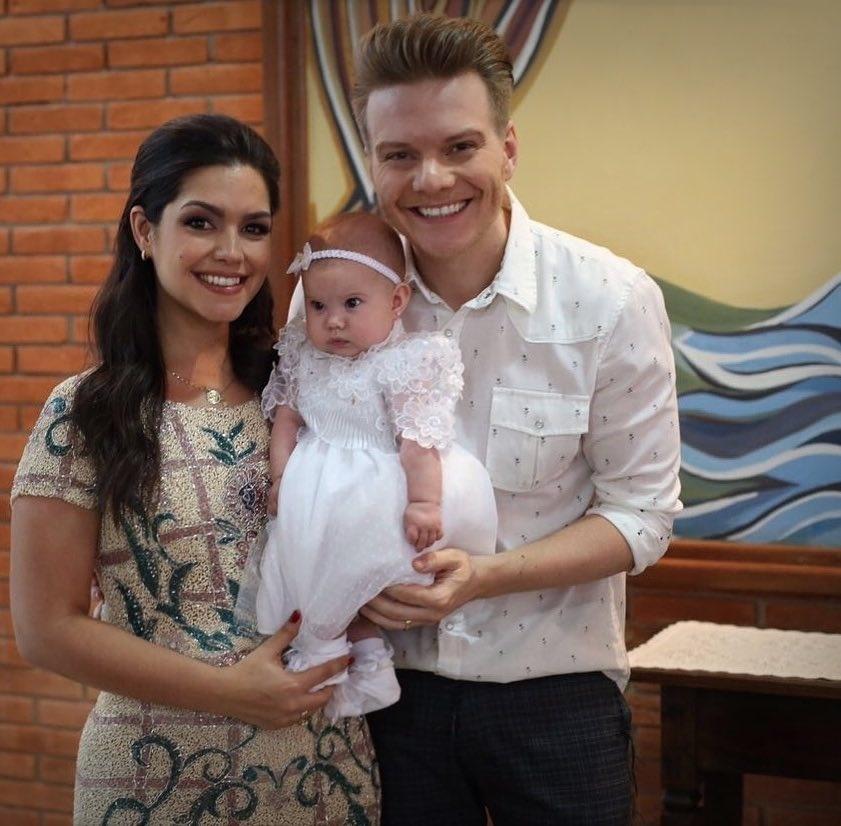 Melinda durante seu batizado em dezembro de 2016 - ReproduçãoInstagramTataFersoza