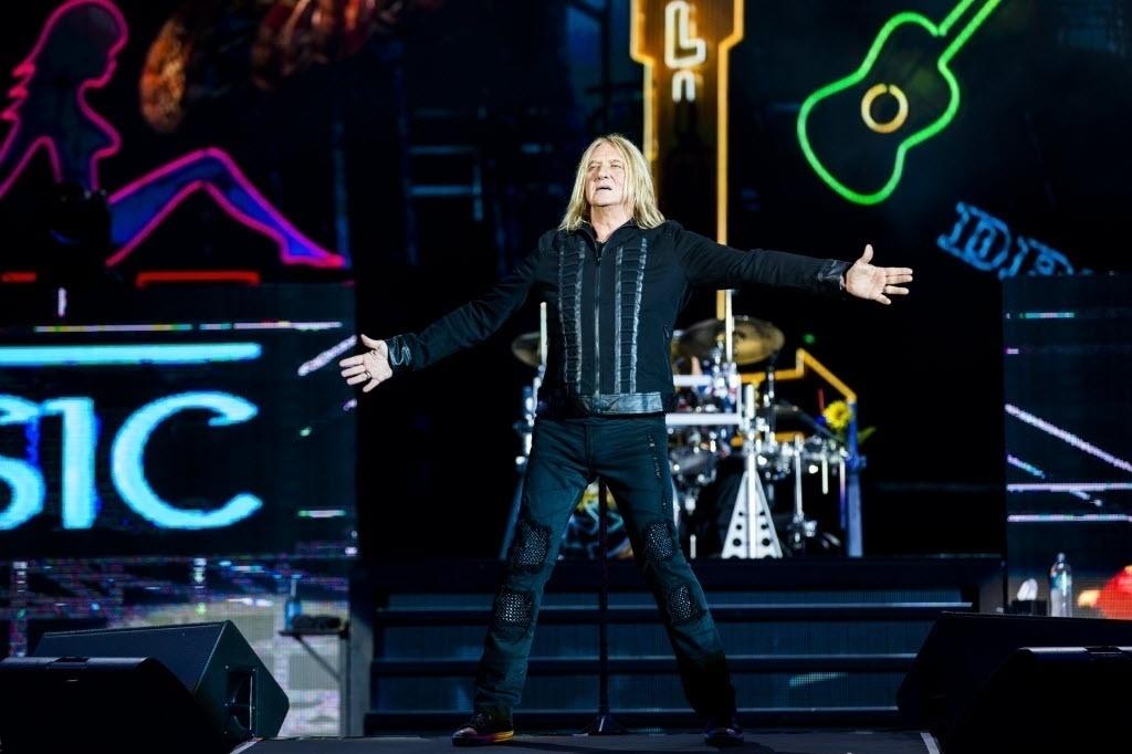 O Def Leppard também apresentou músicas novas, seguindo o roteiro da apresentação que fez no Rock in Rio na última sexta - Mariana Pekin/UOL