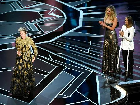 Frances McDormand recebe o Oscar de melhor atriz por "Três Anúncios para um Crime" - Kevin Winter/Getty Images