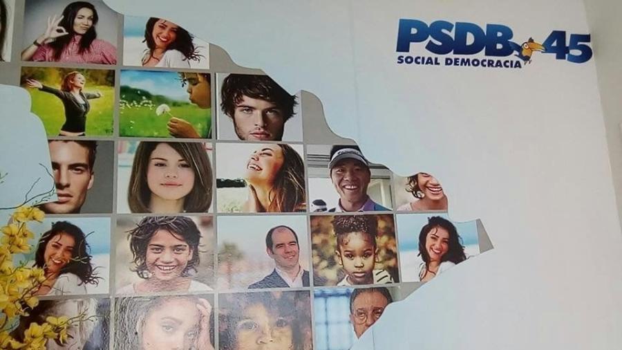 Painel do diretório do PSDB em Sergipe usou foto de Selena Gomez - Reprodução