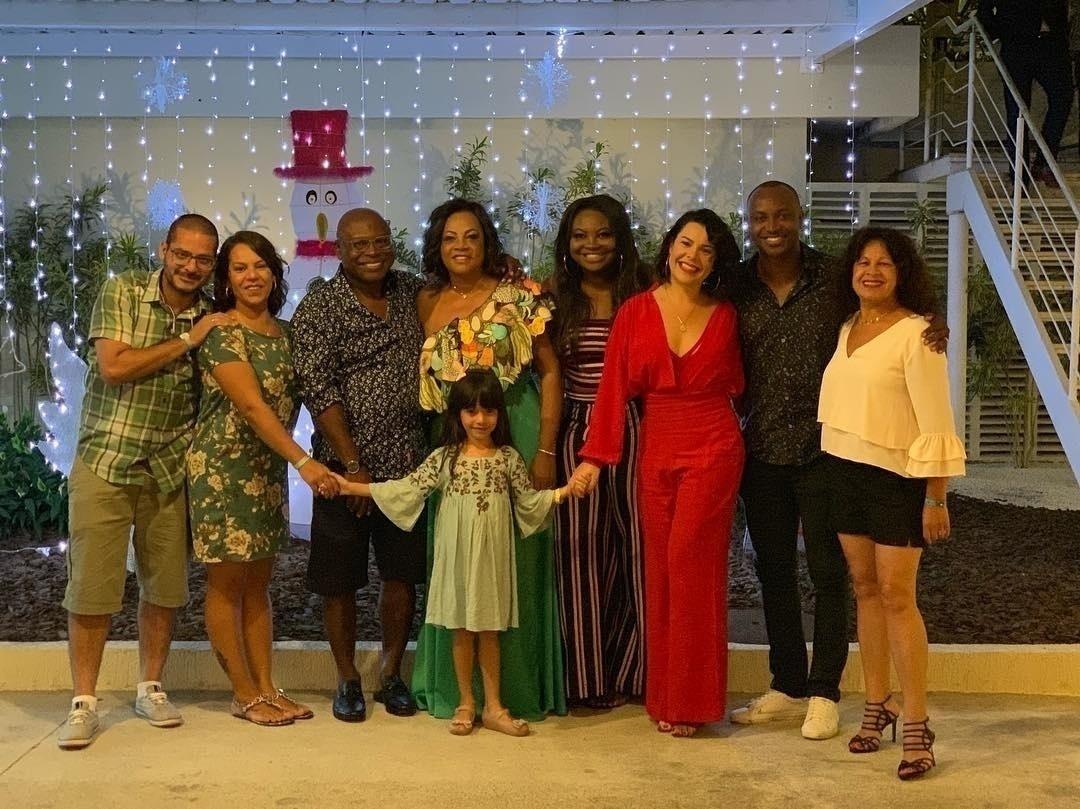 Thiaguinho postou foto com Fernanda Souza e a família do casal comemorando o Natal - Reprodução/Instagram'