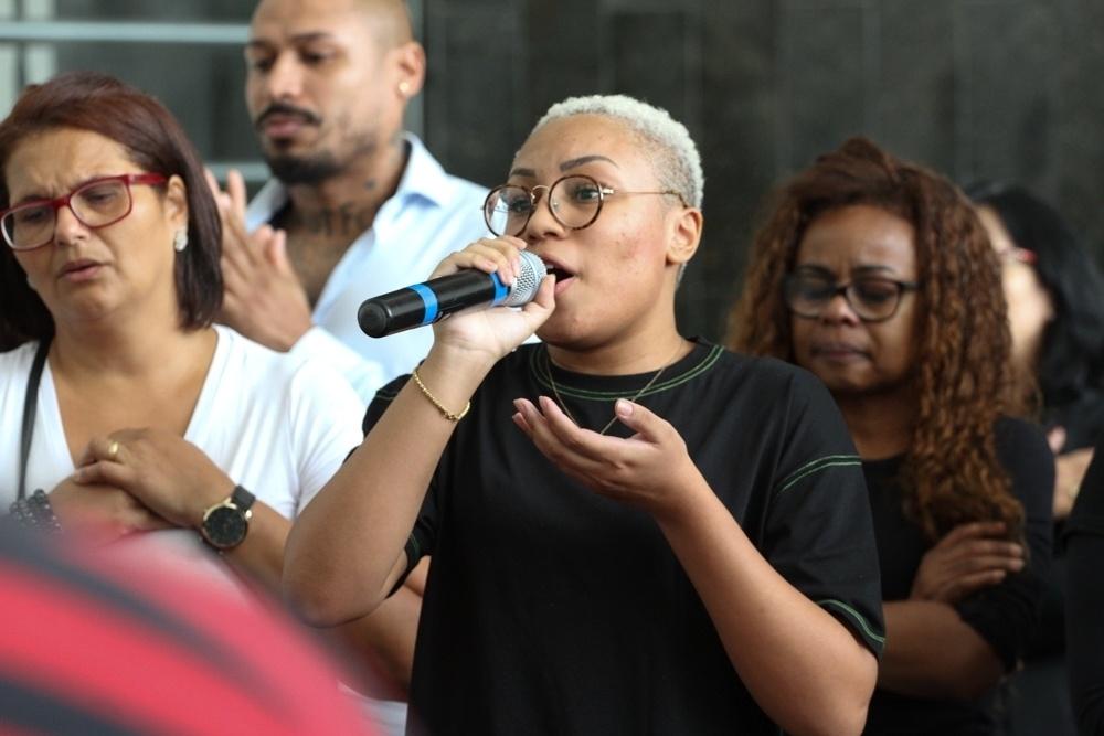 Talita Cipriano fala no velório de sua mãe, Deise Cipriano - Amauri Nehn/Brazil News