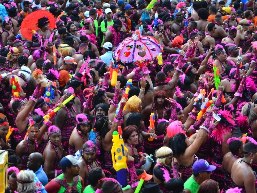 Travesti não é fantasia: Por que você não deve fazer isso no Carnaval? -  20/02/2023 - UOL ECOA