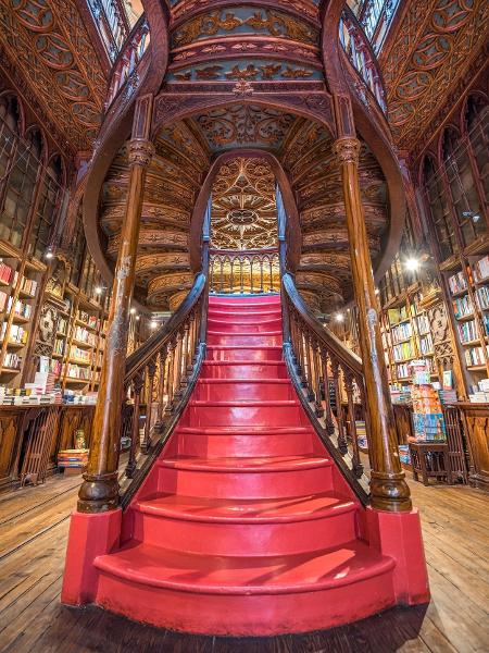 A icônica escadaria da Livraria Lello - Livraria Lello