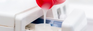 Amaciante com álcool: para que serve a mistura e quais cuidados tomar (Foto: Getty Images/iStockphoto)