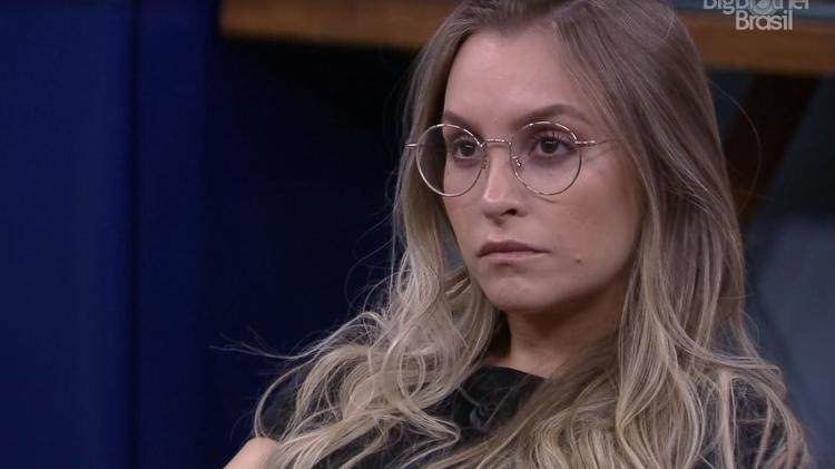 BBB 21: Carla ouve Gilberto falando sobre votos - Reprodução/ Globoplay - Reprodução/ Globoplay