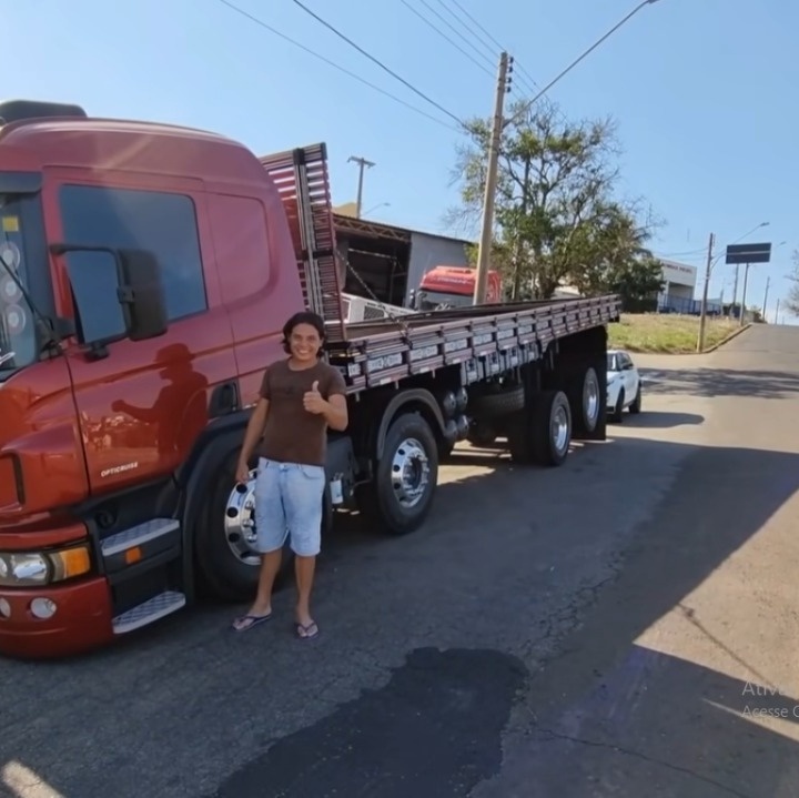 Caminhão mais arqueado do Brasil é ilegal, mas bomba nas redes