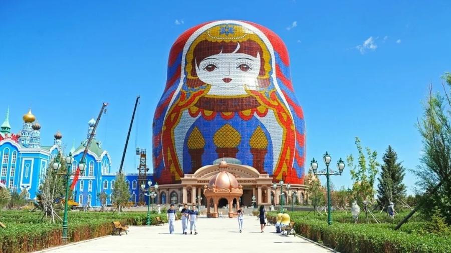 O hotel Matryoshka, em Manzhouli, na região da Mongólia, está atualmente em quinto lugar na competição e foi inspirado no Caesar"s Palace, em Las Vegas (EUA) - Reprodução/Archcy