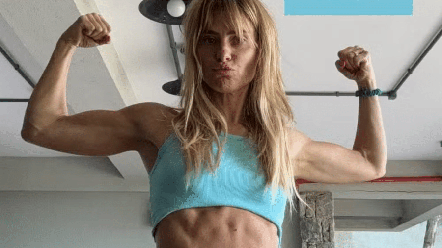 Carolina Dieckmann posa de top e shorts e exibe corpo definido - Instagram