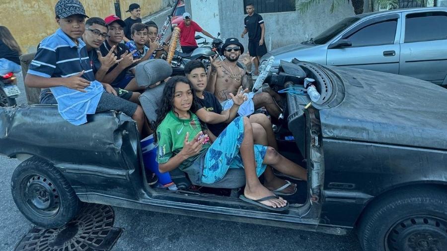 "Rolê dos sem topete" reuniu cerca de 150 carros destruídos na Marginal Tietê "Rolê dos sem topete" reuniu cerca de 150 carros destruídos na Marginal Tietê