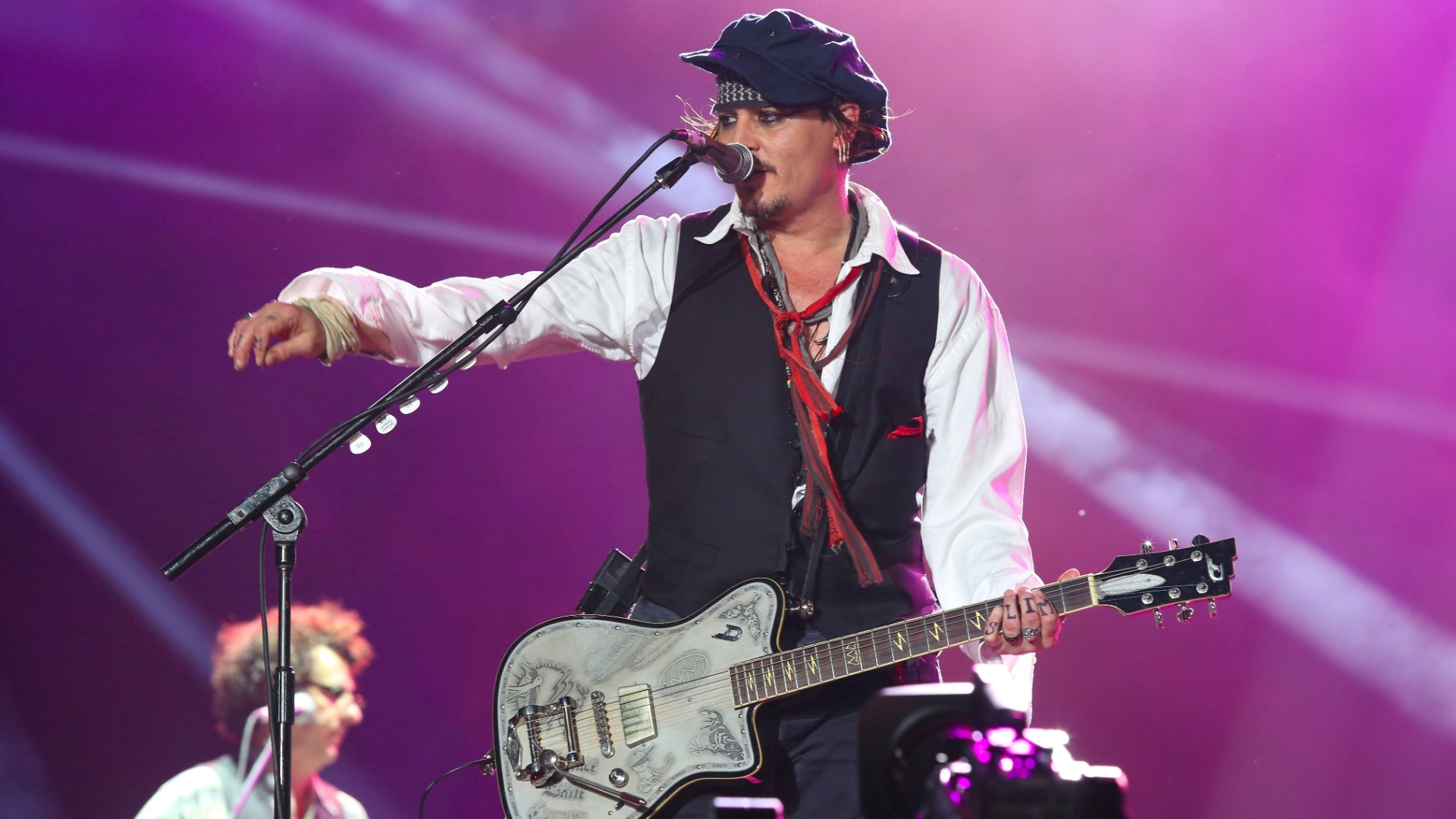 24.set.2015 - Johnny Depp, Alice Cooper e Joe Perry se apresentam no grupo Hollywood Vampire no palco Mundo no Rock in Rio 2015 - Marco Teixeira/UOL