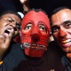 25.set.2015 - Fã com máscara do Slipknot assiste a show do De la Tierra no quinto dia do Rock in Rio 2015 - Paulo Campos/Agência Estado