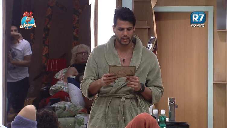 25.set.2015 - O Fazendeiro da Semana Marcelo Bimbi anunciou no começo da noite desta sexta-feira (25) que a primeira festa de "A Fazenda 8" será inspirada no México - Reprodução/Record