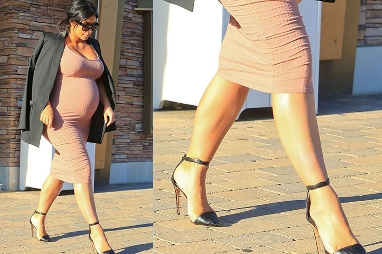 Kim Kardashian de salto alto - Grosby Group