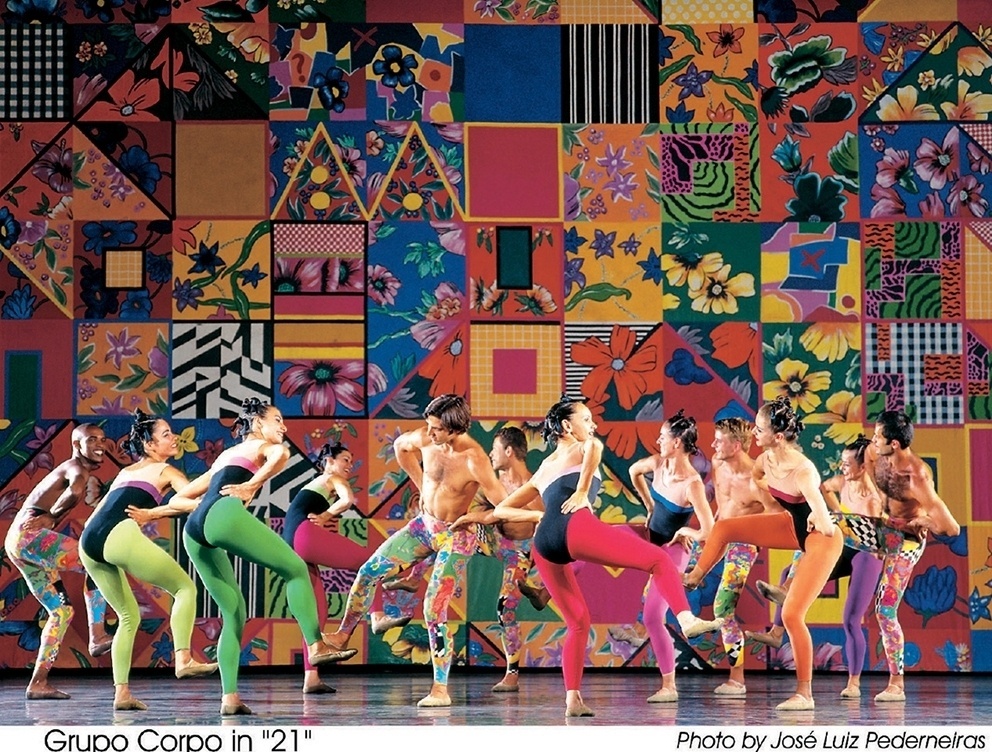Espetáculo "21" (1992), do coreógrafo Rodrigo Pederneiras e música de Marco Antônio Guimarães/Uakti - José Luiz Pederneiras/Acervo Corpo