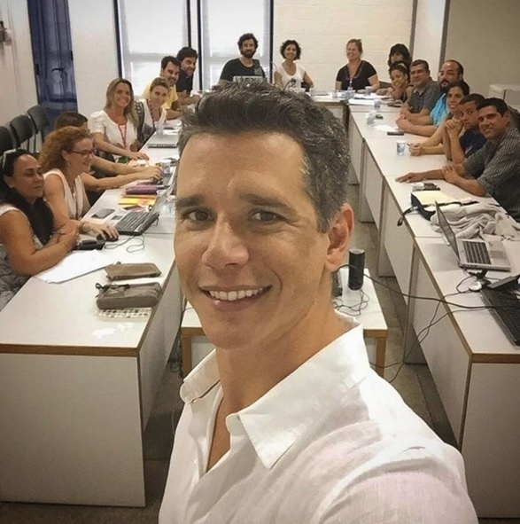 Márcio Garcia posta foto com a equipe de seu novo programa na Globo, que será um game show entre famílias