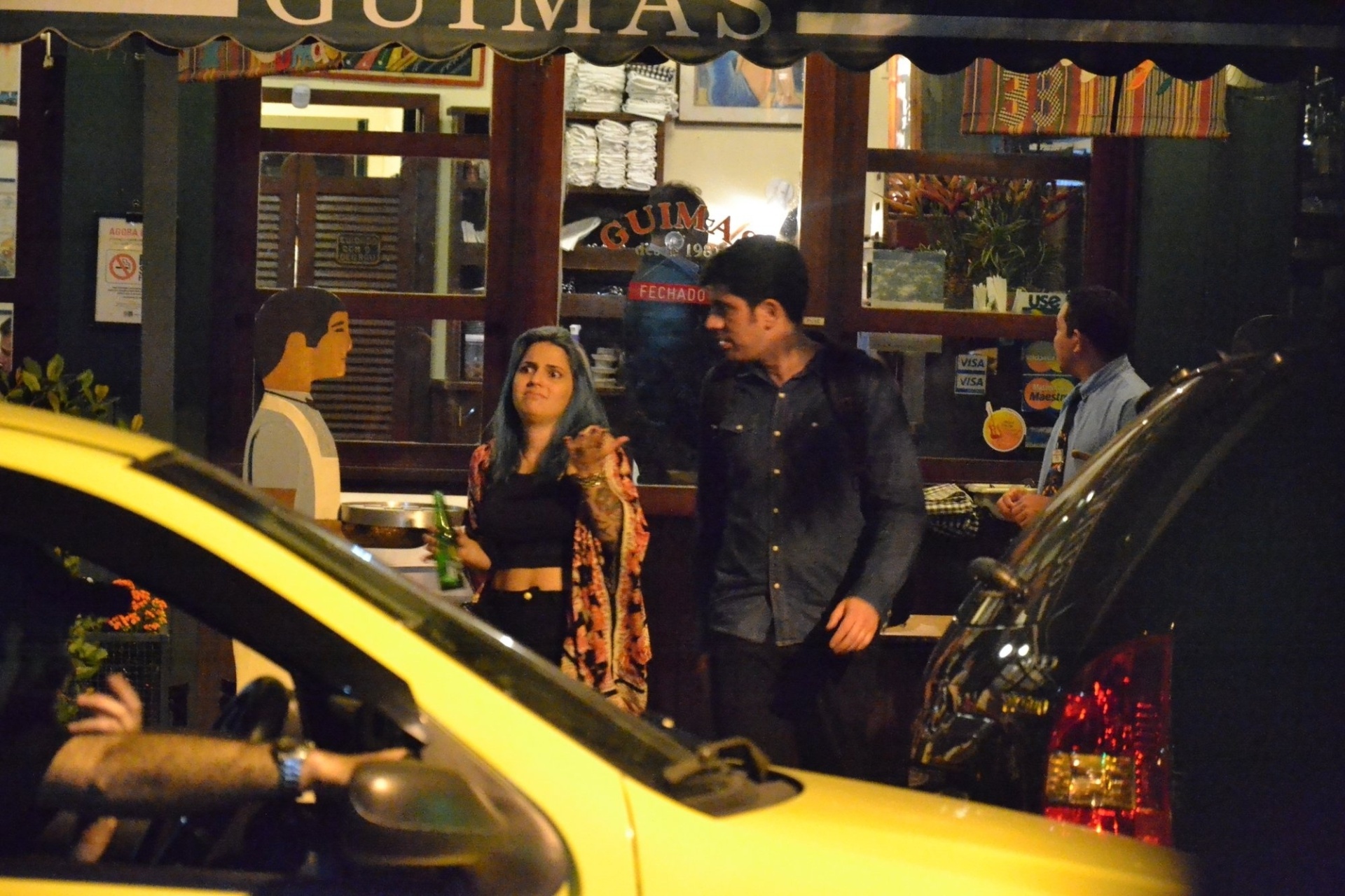 8.jul.2016 - Na madrugada desta sexta-feira, Marcelo Adnet foi flagrado na companhia de uma mulher na Gávea, no Rio de Janeiro - Webert Belicio/ AgNews