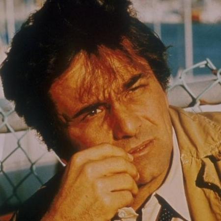 O detetive Columbo, interpretado por Peter Falk, costumava fazer perguntas aparentemente inócuas - MCA/Reprodução - MCA/Reprodução