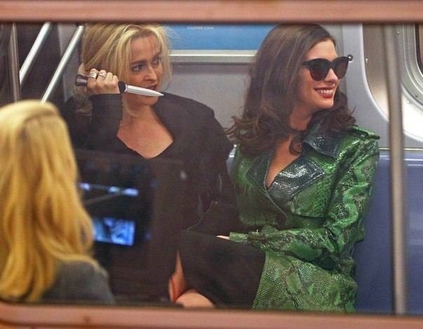 Helena Bonham Carter e Anne Hathaway gravam cenas de "Ocean's Eight" no metrô de Nova York - Reprodução