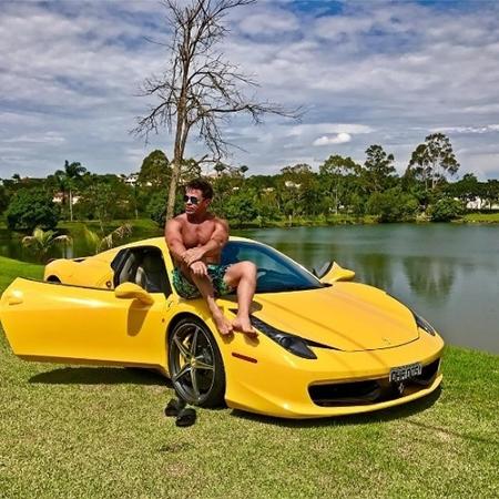Eduardo Costa em Ferrari amarela - Reprodução/Instagram/eduardocosta