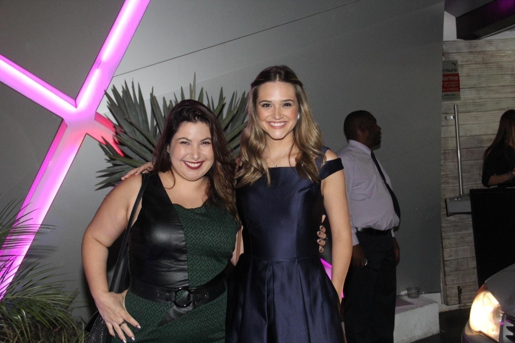 Mariana Xavier e Juliana Paiva posam se reúnem com elenco para assistir primeiro capítulo de "A Força do Querer" - Wallace Barbosa / AgNews