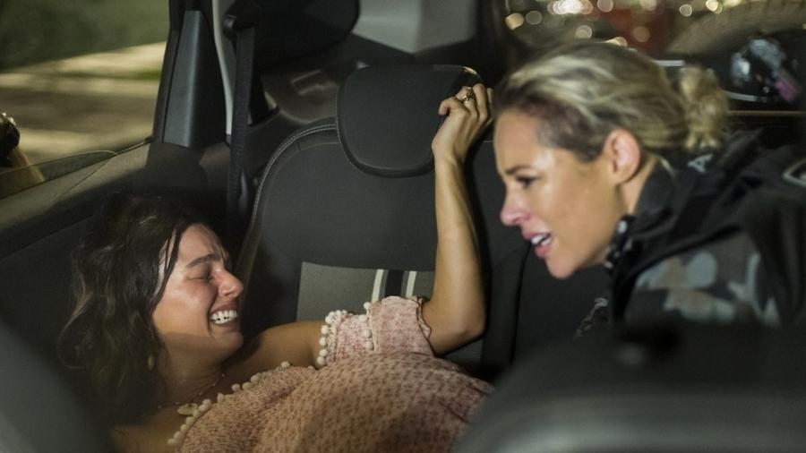 Personagem de Isis Valverde entra em trabalho de parto dentro de um táxi - Estevam Avellar/Globo/Divulgação