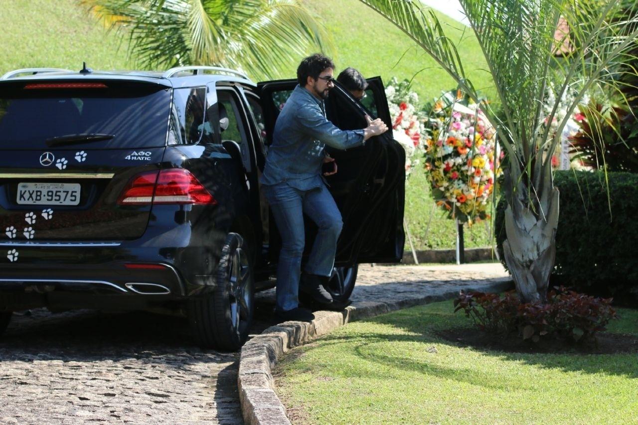 Padre Fábio de Melo chega ao velório de dona Alda Meneghel, mãe de Xuxa - Daniel Pinheiro/AgNews