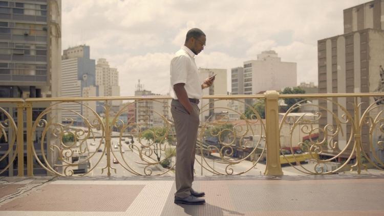 Cena do episódio "Striking Vipers", de "Black Mirror", gravado no Viaduto Santa Ifigênia, em São Paulo - Reprodução - Reprodução