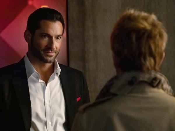 Tom Ellis como o personagem título de 'Lucifer'