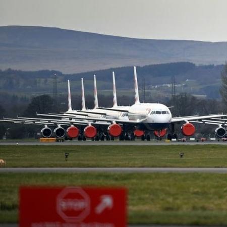 O número de voos diários caiu 80% desde o início do ano no mundo - Getty Images via BBC
