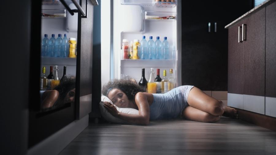 No auge do calor, dá vontade de dormir dentro da geladeira, né? - iStock