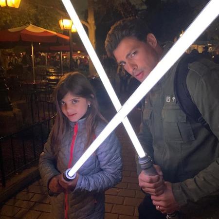 Cauã Reymond e a filha Sofia "brincando" de Star Wars  - Reprodução / Instagram