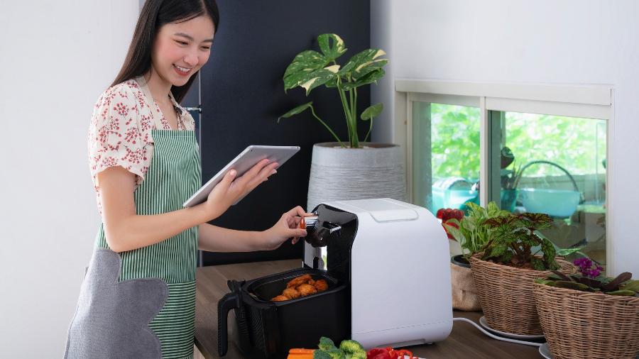 A Air Fryer é um dos itens tecnológicos que oferece praticidade na cozinha - Getty Images