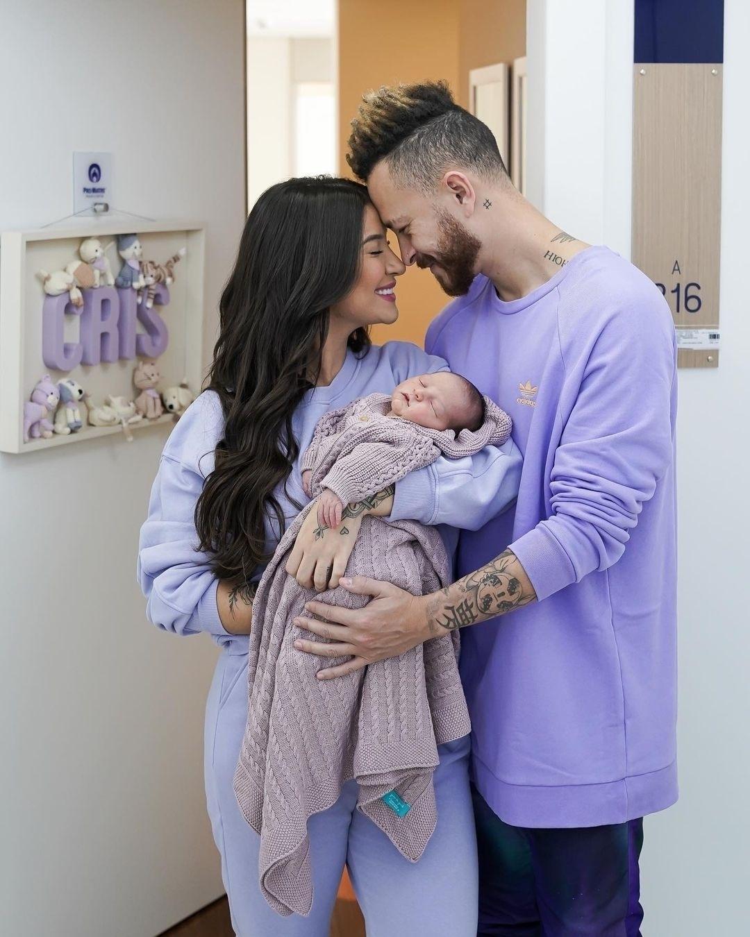 Bianca Andrade e Fred deixam maternidade com o filho Cris - Reprodução/Instagram