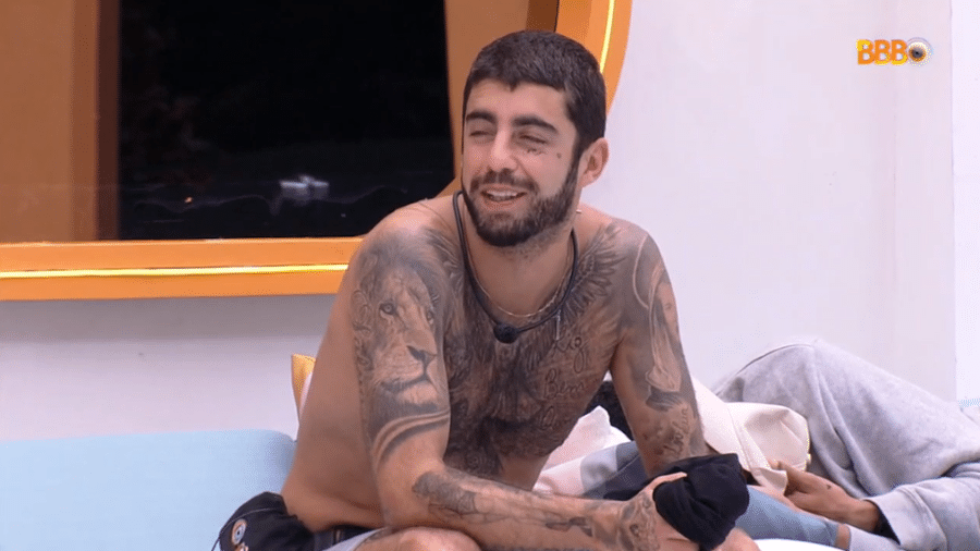 BBB 22: Pedro Scooby reclama de ressaca após festa - Reprodução/Globoplay