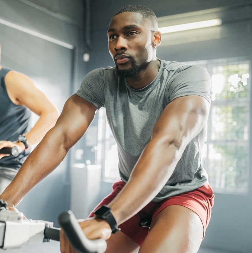 Como fazer exercícios aeróbicos sem prejudicar o ganho de massa muscular? -  03/11/2022 - UOL VivaBem